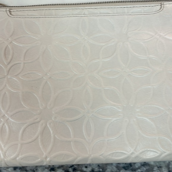 HOBO 100% Leather. Color-Embossed Magnolia. NWT - Picture 5 of 5